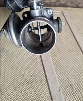 Volkswagen II LT EGR valve 074129637B