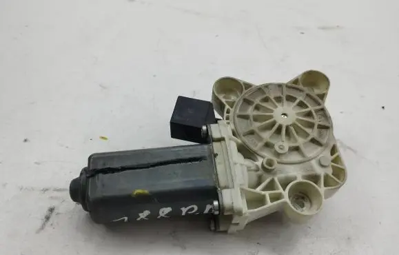 Mercedes-Benz CLC CL203 Front door window regulator motor 990595101 7746002817 A2118201742
