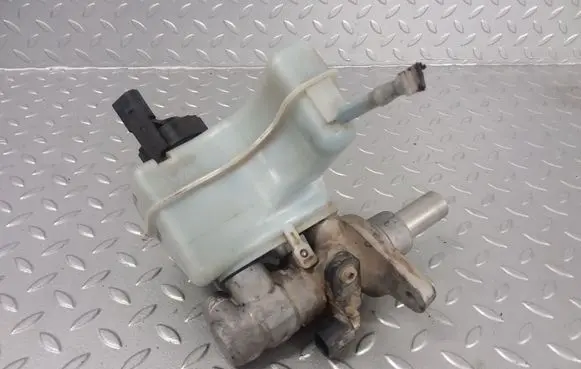 Volkswagen PASSAT CC Master brake cylinder 5N0945459A