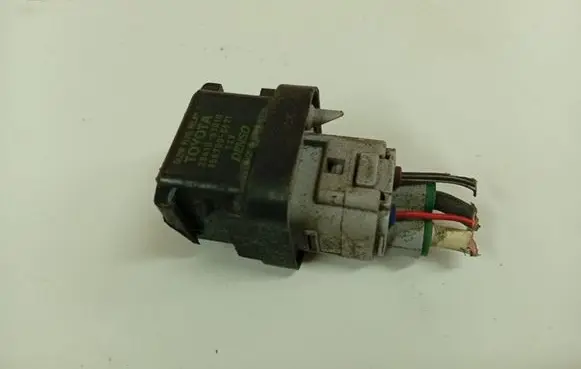 Toyota Corolla E120 E130 Glow plug pre-heat relay 2861067010