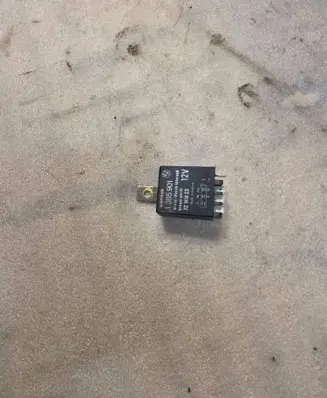BMW 5 E34 Window wiper relay 1385901