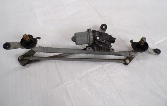 Opel Insignia B Wiper motor 13471429