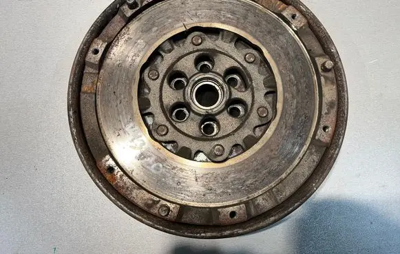 BMW 1 E81 E87 Dual mass flywheel 7560876