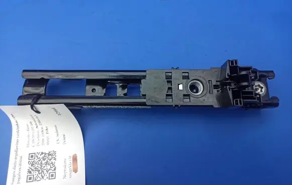 Mercedes-Benz C W204 Seat belt adjustment motor A2048600788 33056245