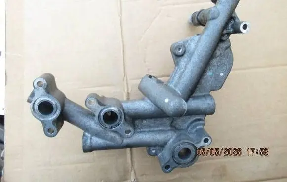 Toyota Avensis T270 Oil filter mounting bracket 05052026