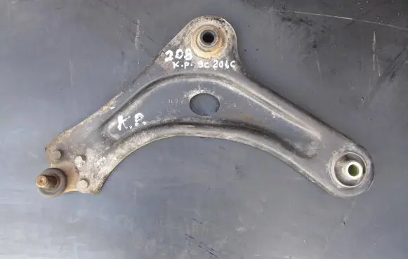 Peugeot 208 Front lower control arm/wishbone c14