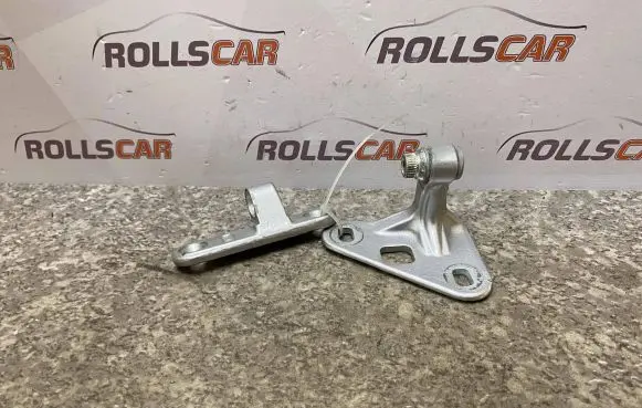 Mercedes-Benz E W211 Front door lower hinge 