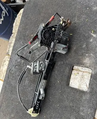 Ford Mondeo Mk III Front door window regulator with motor 0130821771