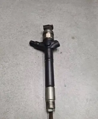 Toyota RAV 4 (XA30) Fuel injector 236700R050