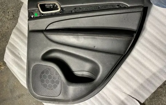 Jeep Grand Cherokee Rear door card panel trim braknumeruczci