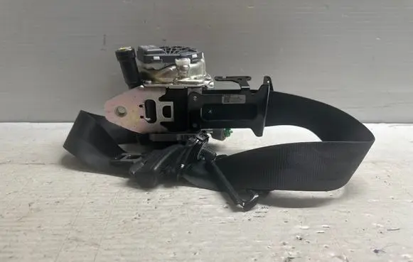 Volvo S60 Front seatbelt 39818843