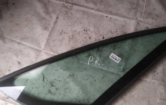 Citroen C4 Grand Picasso Front triangle window/glass as2