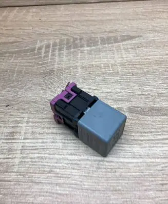 Audi A6 S6 C6 4F Other relay 8D0951253A V23134B52X301 WITHPLUG