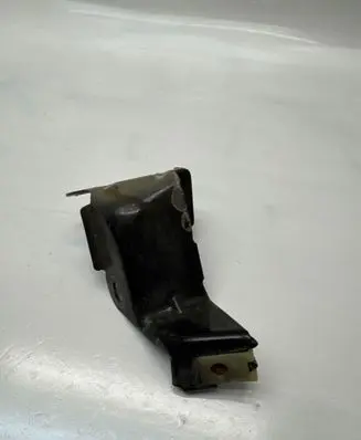 Fender mounting bracket