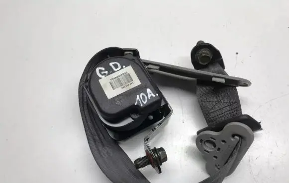 KIA Sportage Rear seatbelt 898201F000