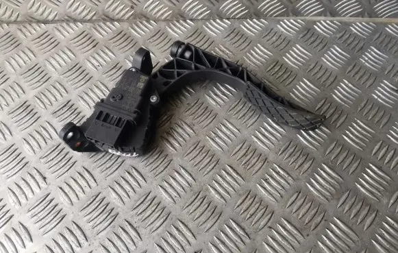 Audi A6 S6 C6 4F Accelerator throttle pedal 4F1723523B
