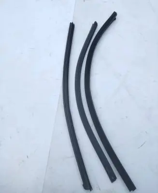 KIA Niro Rubber seal front door window/glass 