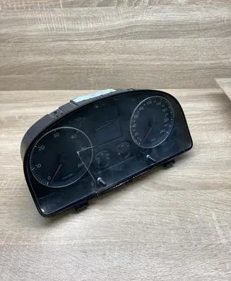 Volkswagen Touran I Speedometer (instrument cluster) 1T0920860C V1714141