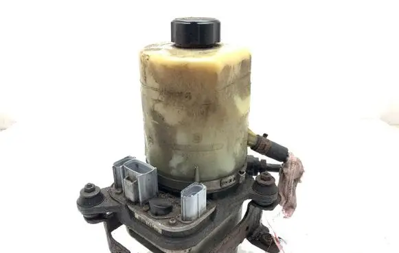 Ford Focus Power steering pump 4M5135514BF