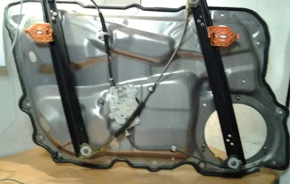Front window lifting mechanism without motor