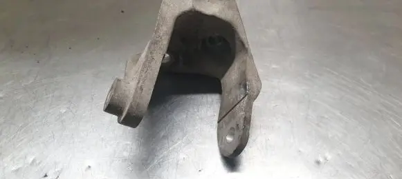 Opel Insignia A Engine mounting bracket 13228287