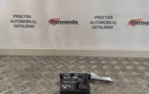 Mercedes-Benz E W211 Door control unit/module 2118201526