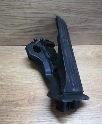 Volkswagen Golf V Accelerator throttle pedal 1K1721503P