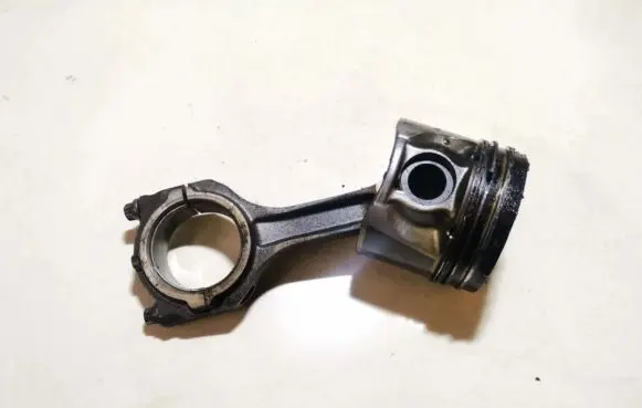 Ford Focus Piston with connecting rod
