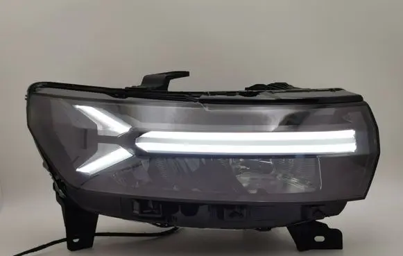 Dacia Duster III Headlight/headlamp 260107725R L846588