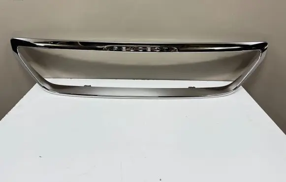 Peugeot 308 Front bumper upper radiator grill 1627665580