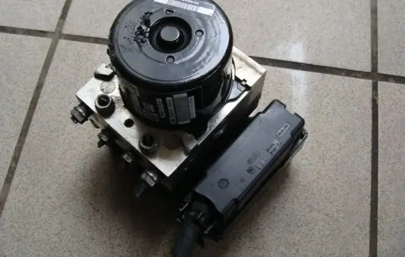 Volkswagen Jetta VI ABS Pump 1K0907379BL 10061939551 10096103643