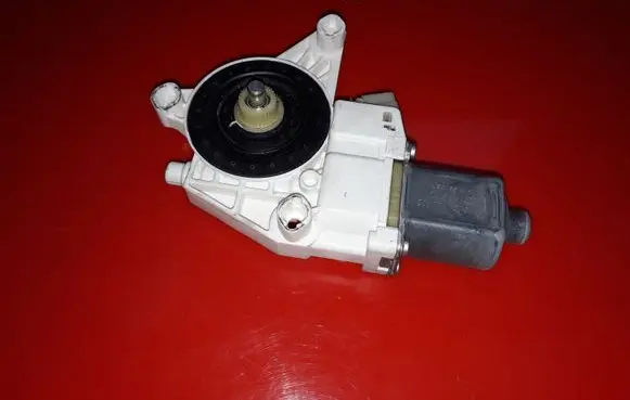 Mercedes-Benz C W204 Front door window regulator motor A2048200242 971218100 0130822502