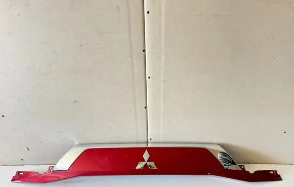 Mitsubishi Outlander Tailgate trim 5817A265