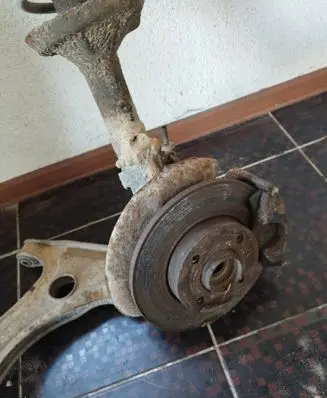 Volkswagen Jetta II Front wheel hub spindle knuckle