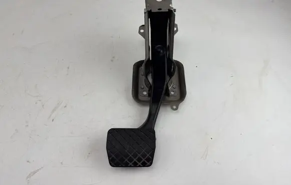 Skoda Octavia Mk2 (1Z) Brake pedal 1K1723057AL