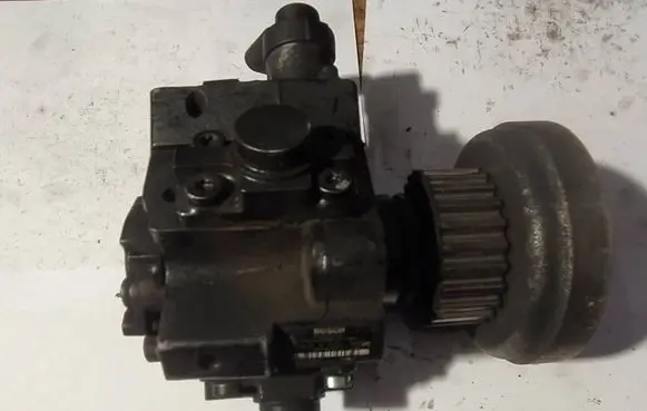 Audi A6 S6 C6 4F Fuel injection high pressure pump 0445010154