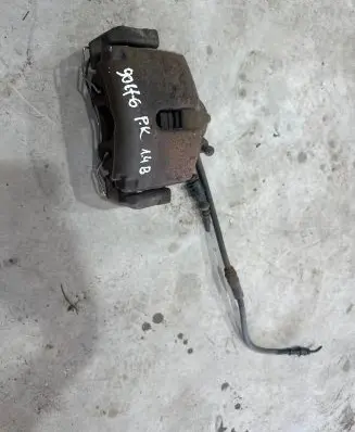 Volkswagen Golf VI Front brake caliper