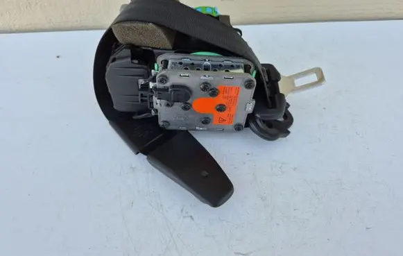 Audi A4 S4 B8 8K Front seatbelt 8K1857705J 306226299G48 040908
