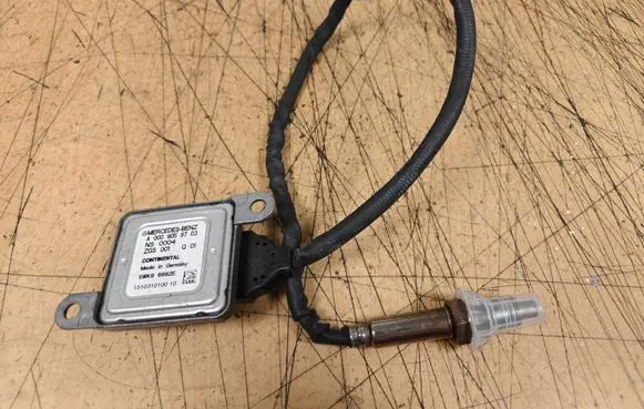 Mercedes-Benz C W205 Lambda probe sensor A0009059703