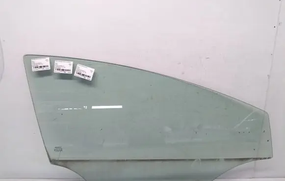 Seat Leon (1P) Front door window glass four-door