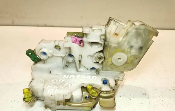 Nissan King Cab, Navara Front door lock