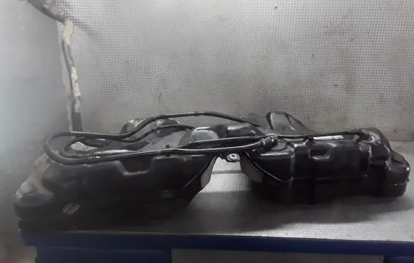 BMW 5 E60 E61 Fuel tank 