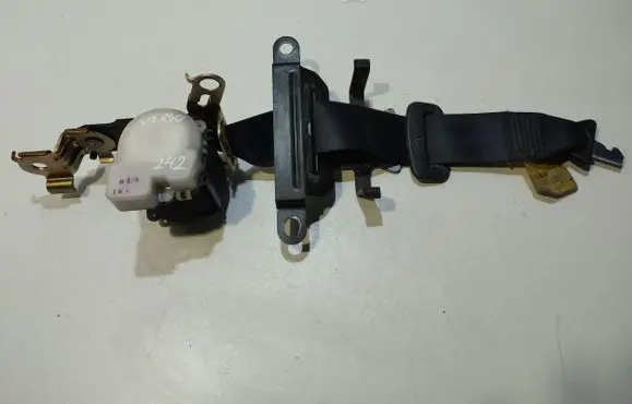 Toyota Corolla Verso AR10 Middle seatbelt (rear) H073811 7D6680