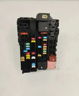Renault Laguna III Fuse module 96168NN1H0 09190VLN3S 00100NT3