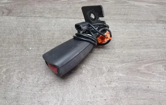 Volvo C30 Rear seatbelt buckle 8685940