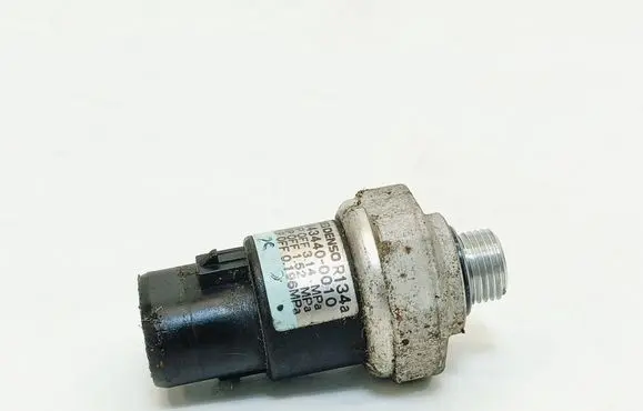 Lexus LS 400 Air conditioning (A/C) pressure sensor 4434400010 0FF0196M9