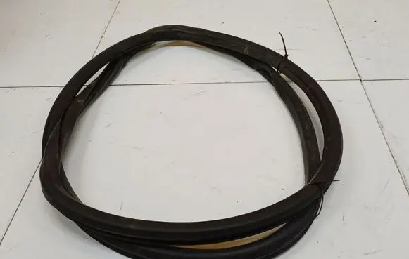 Volkswagen PASSAT B6 Rubber seal front coupe door 
