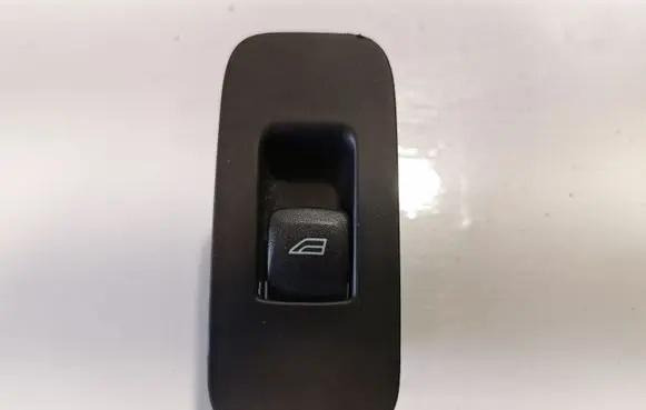 Volvo V40 Electric window control switch 31334569