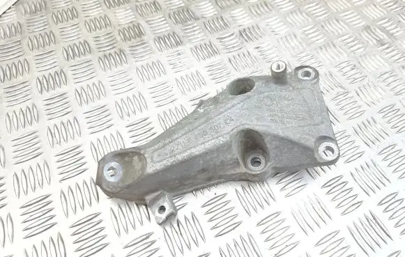 BMW 1 E81 E87 Engine mounting bracket 6760307
