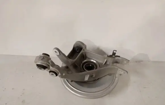 Rear wheel hub spindle/knuckle